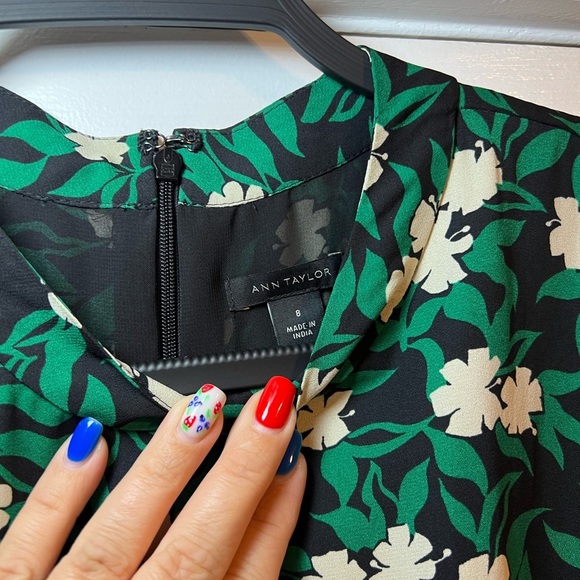 ANN TAYLOR GREEN MIXED FLORAL FLARE DRESS SIZE 8 - Picture 6 of 9